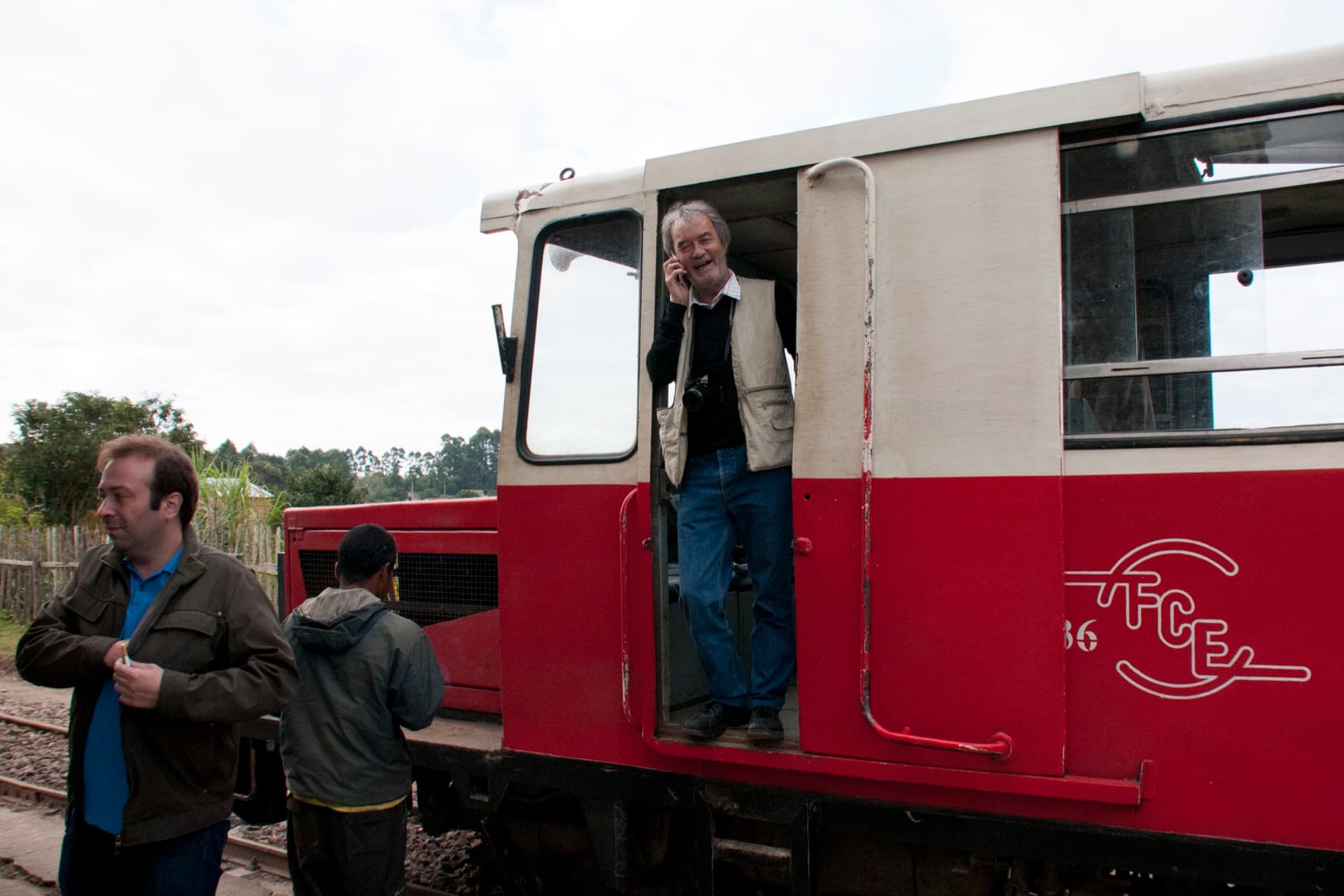 Embarquement des voyageurs sur la draisine de la ligne FCE